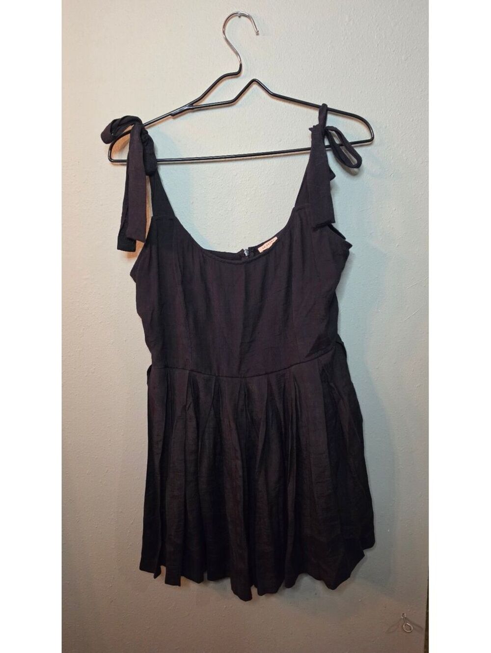En Crème Black Tie Strap Babydoll Romper Size Large